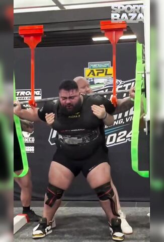 Powerlifters Scalp Bleeds During Squat Attempt