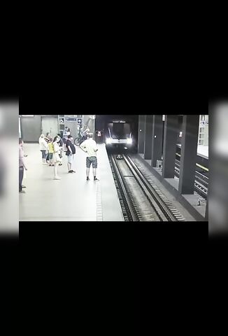 Man Jumps Under Subway Train In Prague