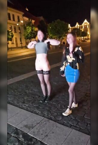 Irish Chicks Flash Their Bits To New Yorkers