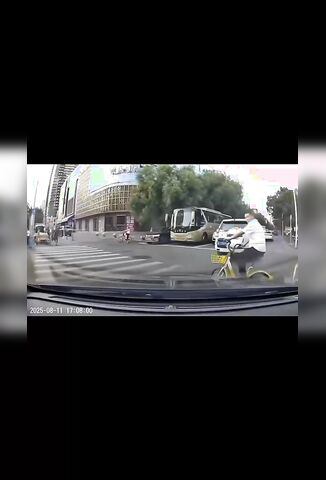 Cyclist Pisses Off Car Driver One Day Maybe Cycling Mikey
