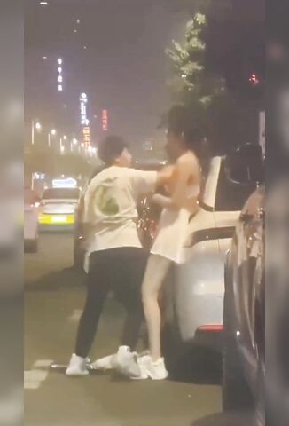 Mother Slaps Her Daughter So She Strips In Protest In The Street