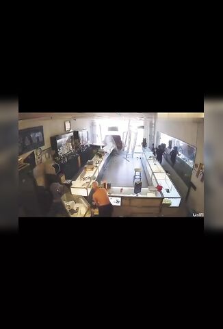 Ram Raid On A Jewellers Ghetto Style