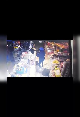 South African Security Guard Shot Trying To Take Robbers Gun