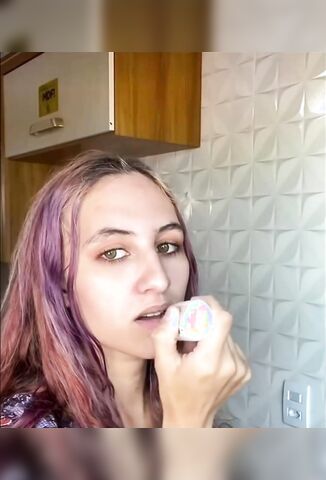 Dumb Ass Super Glues Her Lips Asks Boyfriend For A Kiss