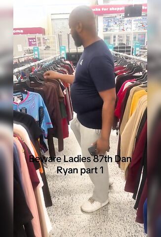 Dude With A Hardon Hets Called Out By Women In The Store