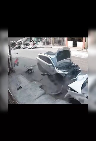 Two Thieves On A Bike Chased And Flattened By The Victim