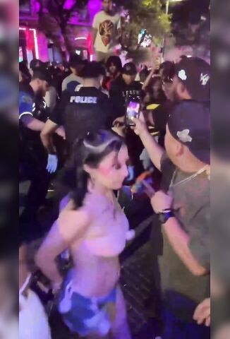 Cop Sucker Punches Partying Dude Leaving Him Unconscious