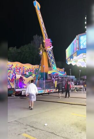 Fair Goers Use Their Bodyweight To Stabilise A Malfunctioning Ride