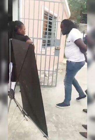 Dude In Skinny Jeans Slaps A Girl Unconscious