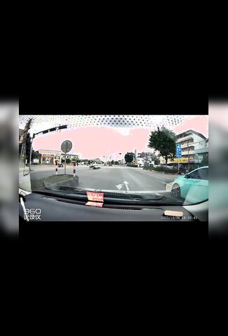 Biker Enters Speed Wobble At The Intersection