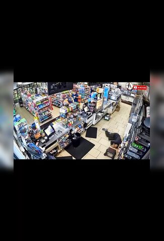Army Vet Walks Into 711 And Shoots Owner Them Himself While His Friends Looks Stunned