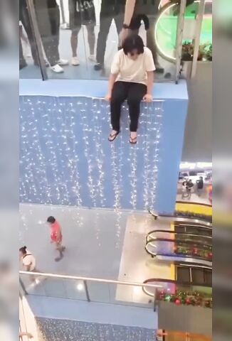 Security Guard At The Mall Just Lost His Job