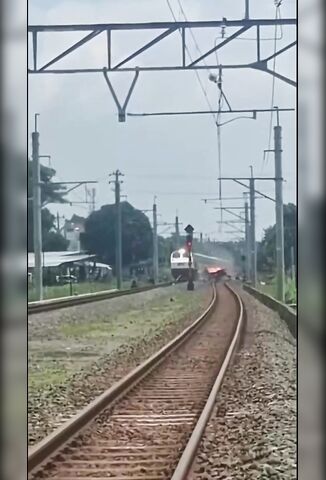 Train Kills 2 And Injures 19 When It Smashes Into Cars And Bikers Crossing The Track