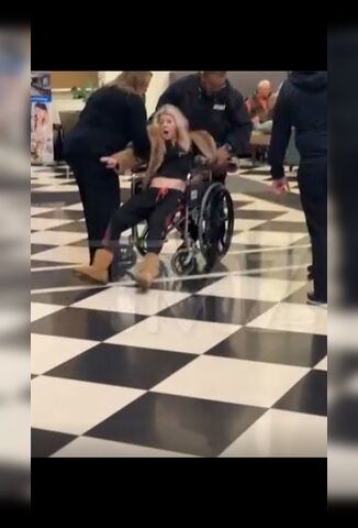 Tara Reid Is Dragged Out Of A Chicago Hotel Unconscious After Being “Drugged At Bar"