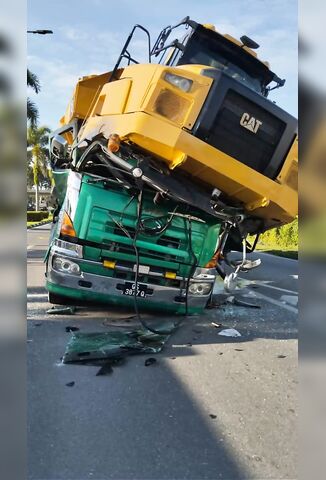 Two Killed When Their Insecure Load Crushes Their Cab At the Lights