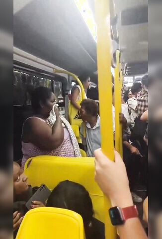 Woman Shits Herself On The Bus People Complain About Smell So She Starts Throwing It