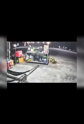 This Is Why I Don't Eat Dinner At The Side Of The Road