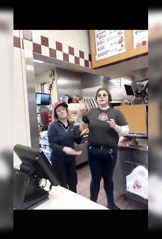 Female Employee At Wendys Has A Unique Way To Get Her Point Across