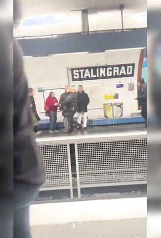 Aggressor At The Stalingrad Subway Gets Dropped And Humiliated