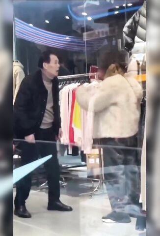 Man In Nike Repeatedly Slaps His Wife And Nobody Intervenes