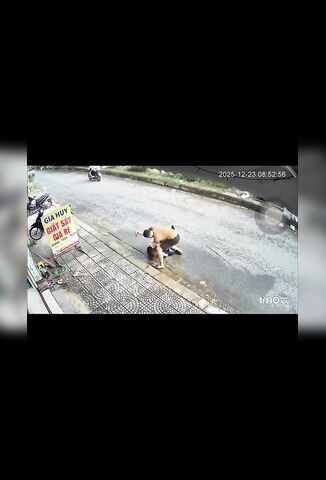 Husband Attacks Wife In The Street With A Knife In Vietnam After Argument
