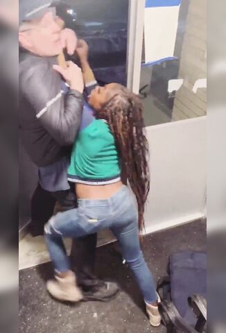 Girl Manhandles Dominos Driver Saying She'd Already Paid For The Pizza