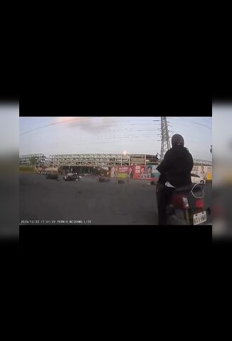 Car Diver Plows Through Intersection Wiping Out Scooter Riders