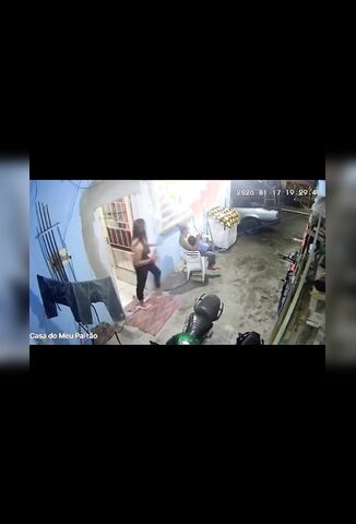 Transgender Woman Stabs Another Woman Holding Her  In São Paulo