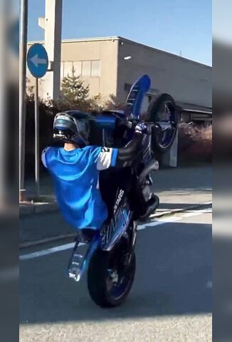 2 Stroker Wheelie King Eats The Asphalt In Front Of A Crowd