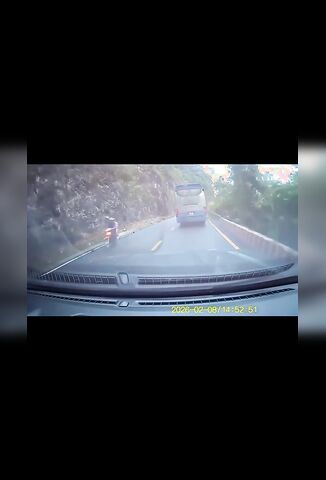 Overtaking Couple Kill Two Bikers When They Try To Overtake A Bus