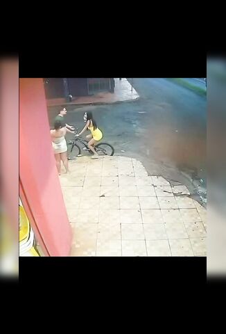 Ex Boyfriend Shoots His Ex Girlfriend In A Yellow Dress