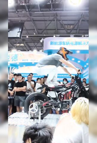 Dipshit Showing Off His Lack Of Skills And Now Balls