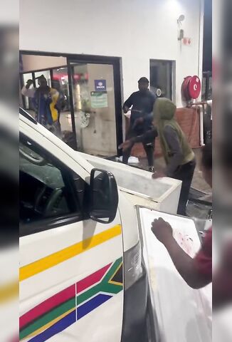 Tables Turn On Hammer Wielding Nutcase