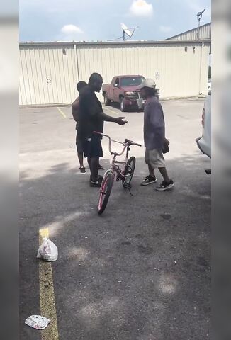 Homeless Dude Stomps Out His Dealer For Stealing His Money