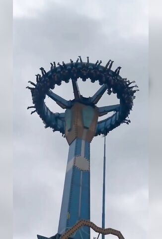 Amusement Park Thrillseekers Gets Stuck Upside Down