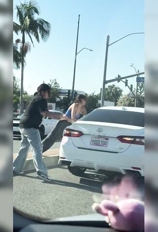 Girls Stabbing Some Tyres During Road Rage Incident
